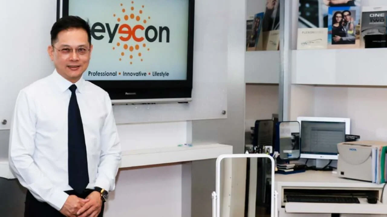 知识传递:Eyecon Optometri Ayer Keroh与JOHNSON & JOHNSON Vision强生视力通过合作,把眼睛健康的意识带给更多的人。