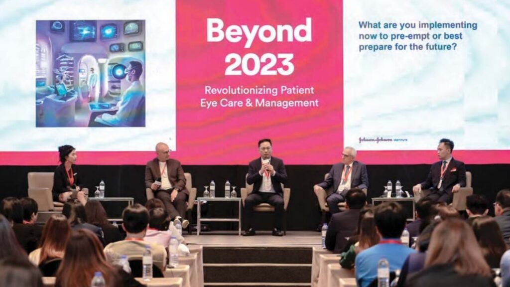 Eyecon Optometry Network CEO and Senior Optometrist Datuk Dr Murphy Chan sharing with the crowd during the Johnson & Johnson Institute Symposium ‘Beyond 2023: Revolutionising Patient Eye Care & Management'