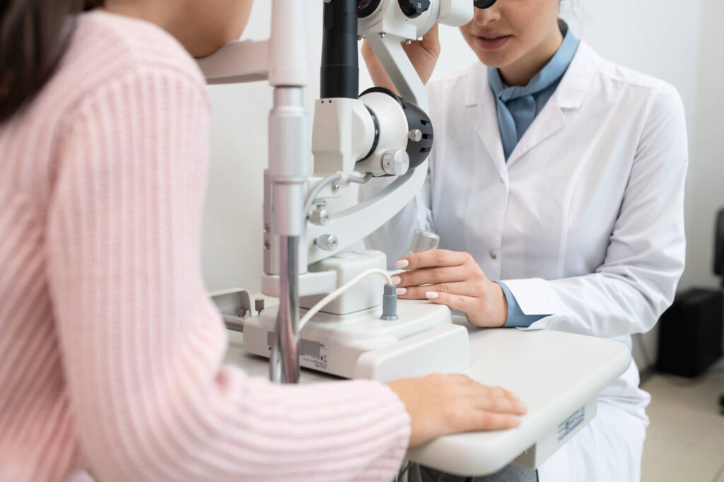 Eyecon is your trusted partner in eye care, providing a complete range of services for all ages, backed by experienced professionals and cutting-edge technology.